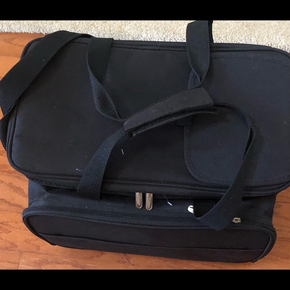 Picnic at Ascot Original Insulated Picnic Cooler.  Service for 4. Plates, - Picture 7 of 8